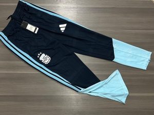 PANTALÓN ARGENTINA ENTRENAMIENTO VERSIÓN JUGADOR TALLE (L)