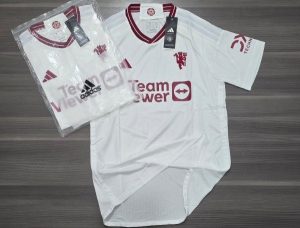 MANCHESTER UNITED 3ERA 2023 TALLES(M)