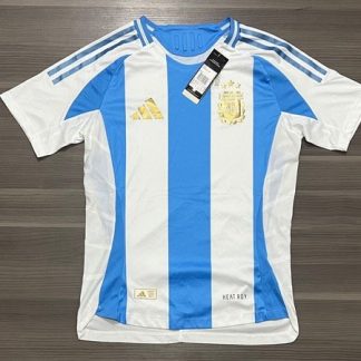 CAMISETA ARGENTINA TITULAR 2024 VERSIÓN JUGADOR (MANCHADA) TALLE (S/M)