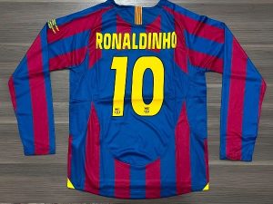 CAMISETA BARCELONA TITULAR RETRO RONALDINHO TALLE (L/XL)
