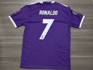 CAMISETA REAL MADRID LILA RONALDO (TALLE XL)