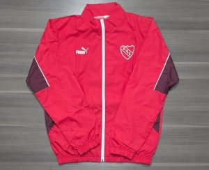 CAMPERA ROMPEVIENTOS INDEPENDIENTE ROJA 2025 TALLES(M/L/XL)