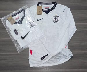 INGLATERRA TITULAR VERSION JUGADOR MANGA LARGA TALLE (M)