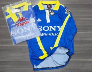 JUVENTUS SUPLENTE RETRO MANGA LARGA 1995 TALLES(M/ L/ XL/ XXL)