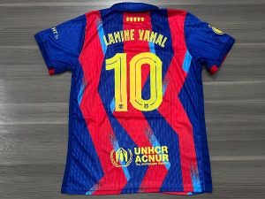 CAMISETA BARCELONA TITULAR YAMAL N10 TALLE M