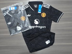 MANCHESTER UNITED NEGRA 2025 TALLE M/L