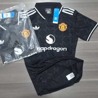 MANCHESTER UNITED NEGRA 2025 TALLE M/L